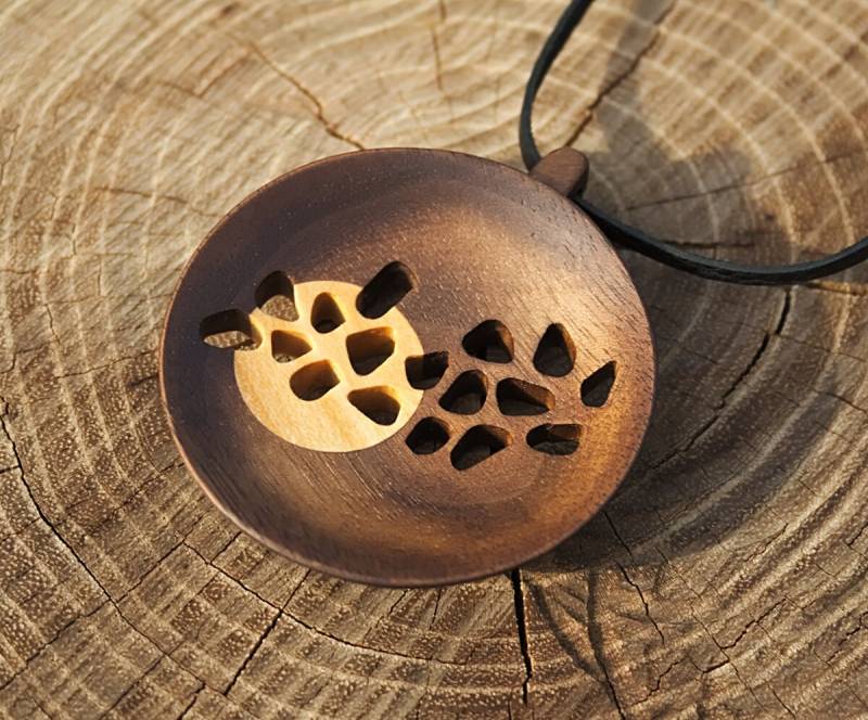 Holz Anhänger, Halskette, Halsketten, Holzschmuck - Luna Holz Anhänger, Halskette, Halsketten, Holzschmuck - Luna von CRstudioart