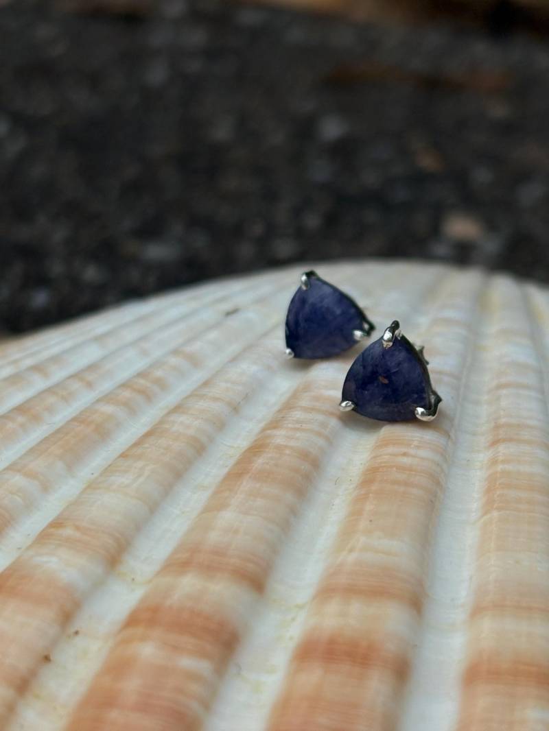 Facettierte Tansanit Ohrstecker Facettierte Tansanit Ohrstecker von CSRJEWELRYDESIGN