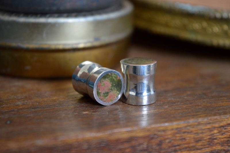 Handgefertigte Sterling Silber Unakit Jaspis Plugs von CSebaldJewelry