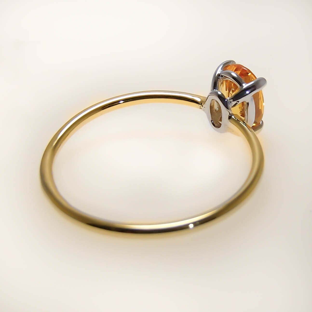 1, 05 Ct Oval Orange Saphir - Zwei-Ton 14 K Gelbgold Band & Weißgold Einstellung 1, 05 Ct Oval Orange Saphir - Zwei-Ton 14 K Gelbgold Band & Weißgold Einstellung von CTFineJewelryStore