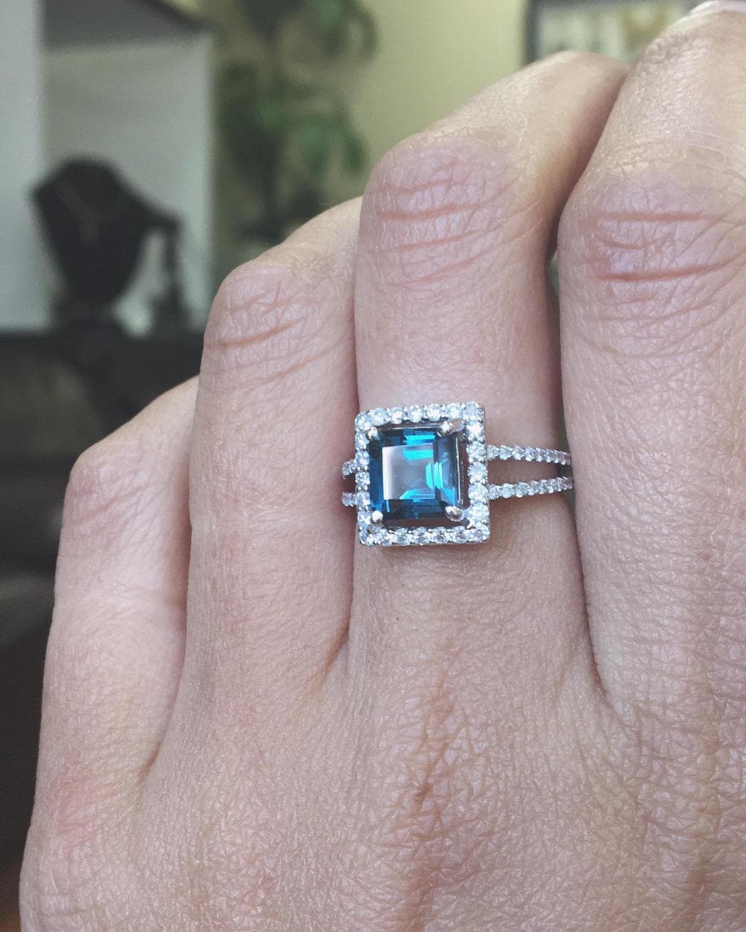 1, 20 Ct Blauen Turmalin-Ring in 14K Weißgold Mit 0, 88 Weiß Diamant Gesetzt 1, 20 Ct Blauen Turmalin-Ring in 14K Weißgold Mit 0, 88 Weiß Diamant Gesetzt von CTFineJewelryStore