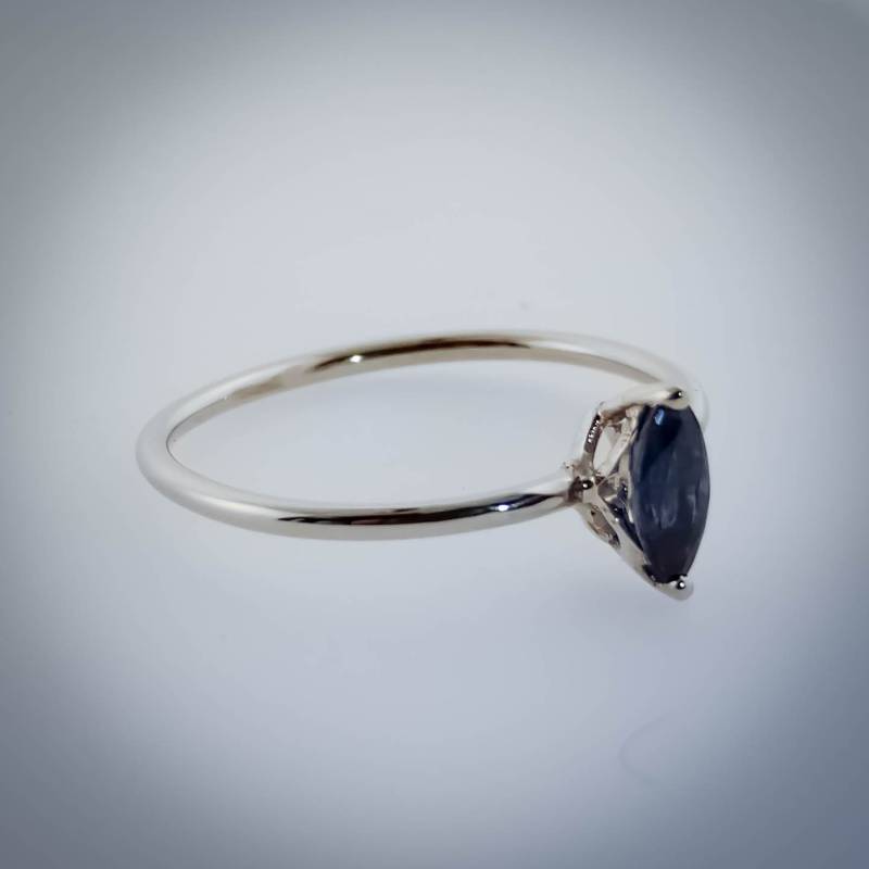 Wunderschöne 14 K Weißgold Ring Mit 0, 30Ct Marquise Blau Saphir Wunderschöne 14 K Weißgold Ring Mit 0, 30Ct Marquise Blau Saphir von CTFineJewelryStore