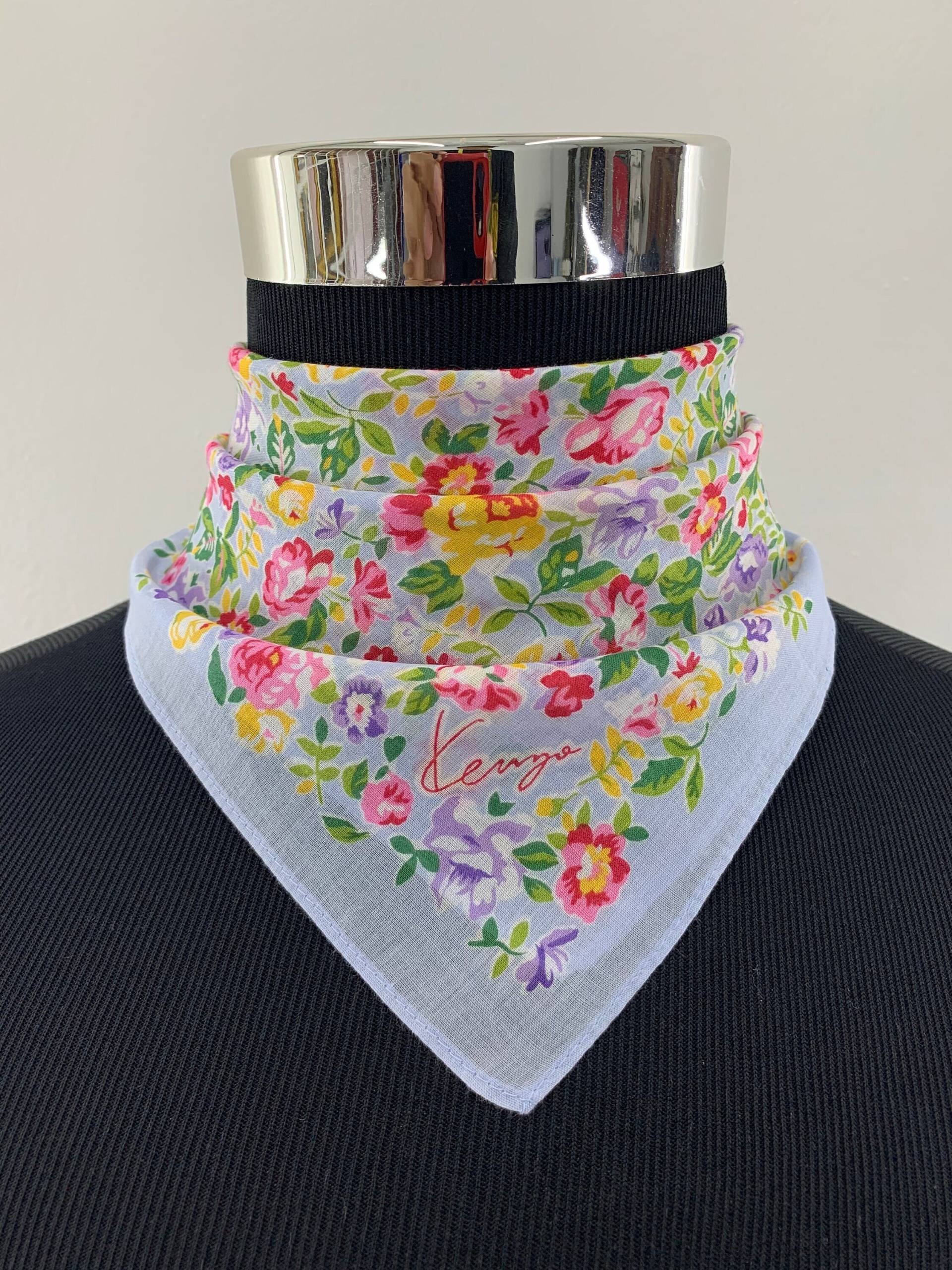 Vintage Kenzo Paris Taschentuch, Bandana, Floral Blue Accessoires Stirnband, Armband, Kopftuch, Halstuch, Mini Schal Baumwolle Vintage Kenzo Paris Taschentuch, Bandana, Floral Blue Accessoires Stirnband, Armband, Kopftuch, Halstuch, Mini Schal Baumwolle von CTVintageAccessories