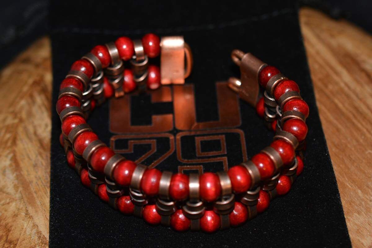 Kupfer Mit Rot Holz Perlen Und Metall Farbige Akzente Kupfer Mit Rot Holz Perlen Und Metall Farbige Akzente von CU29Collection