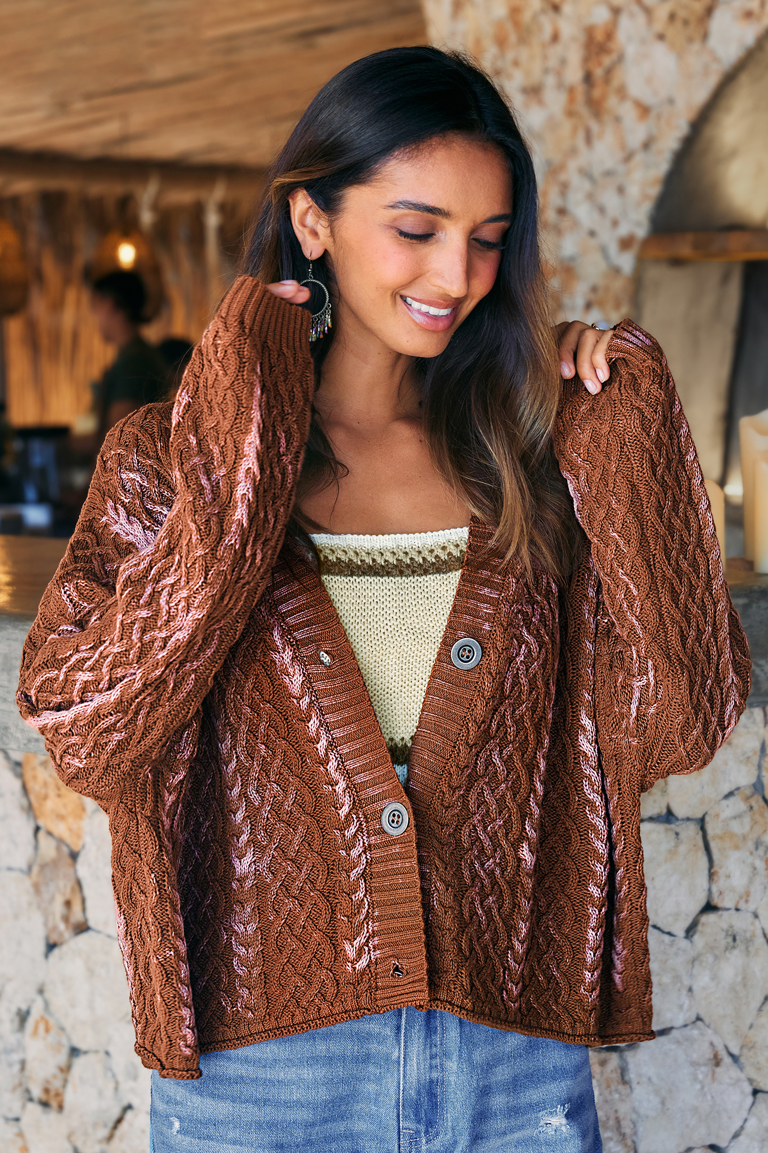 Braune Strickjacke mit Knopfleiste vorne von CUPSHE