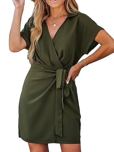 CUPSHE Damen V-Ausschnitt Gürtel Kurzarm Plissee Mini Wickelkleid Casual A-Linie Kurzes Kleid, Olivgrün, L von CUPSHE