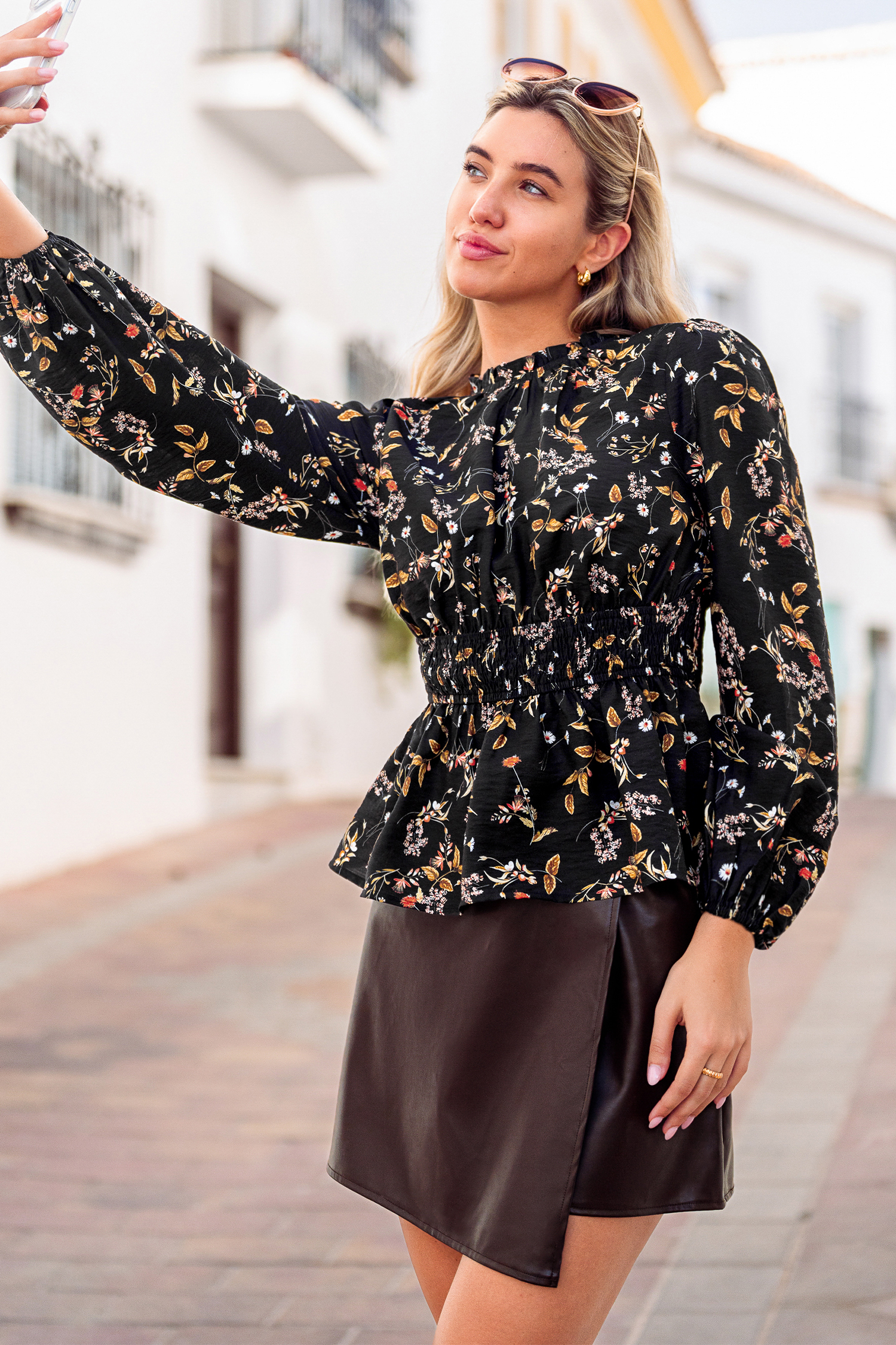 Geblümtes Hoher Ausschnitt Langarm-Top mit Schößchensaum von CUPSHE