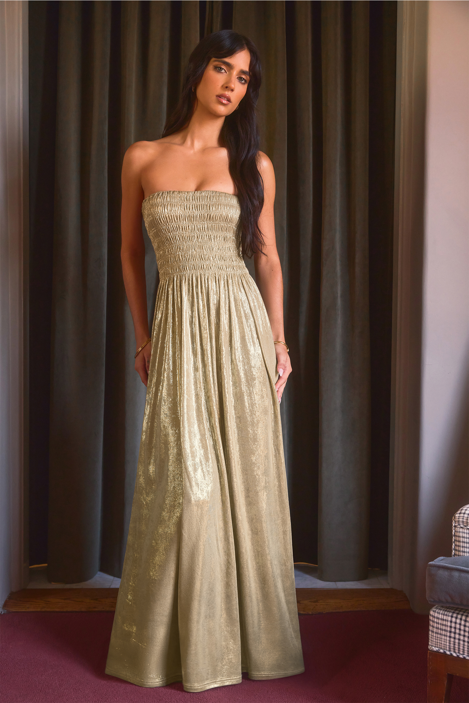 Goldfarbenes Glänzendes Gesmoktes Maxi-Bandeaukleid Goldfarbenes Glänzendes Gesmoktes Maxi-Bandeaukleid von CUPSHE