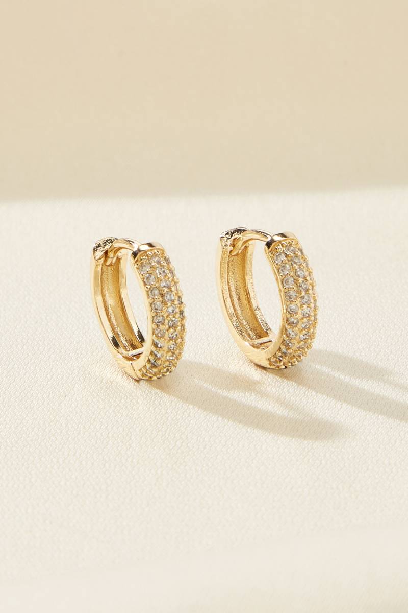 Goldfarbene Ohrringe mit Pavé-Details von CUPSHE