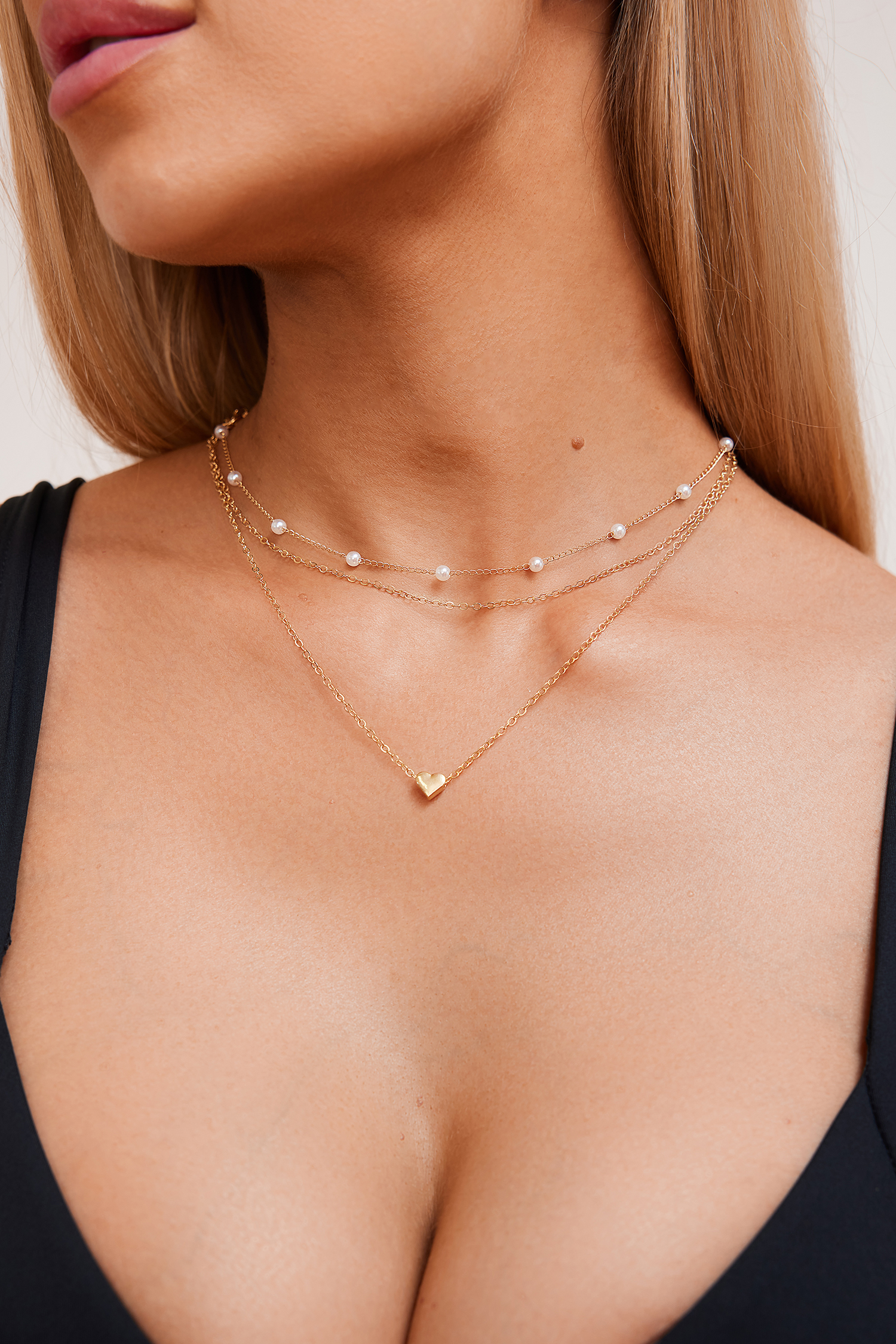 Goldfarbenes Halsketten-Set mit zarten Kunstperlen von CUPSHE