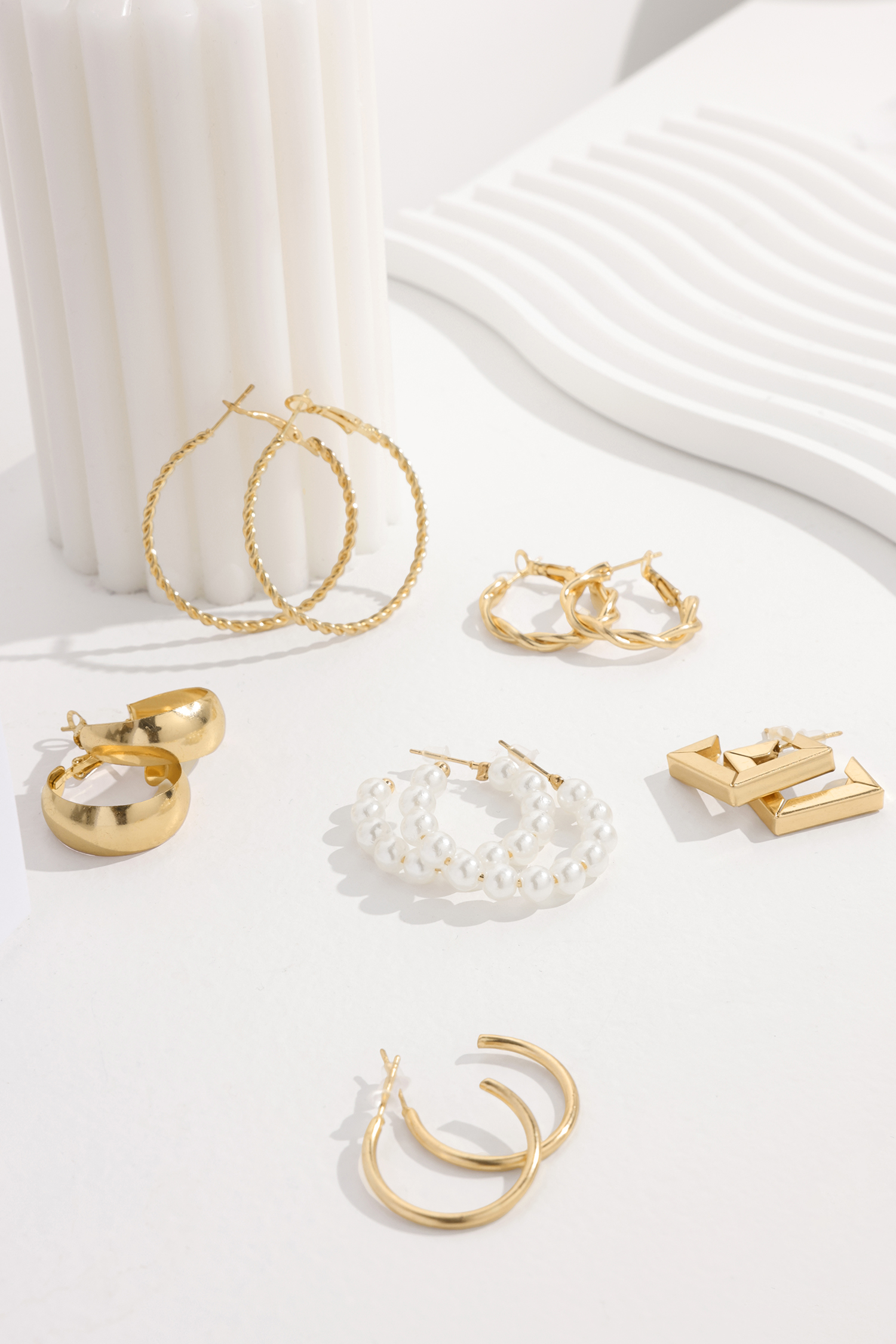 Goldfarbenes Ohrringe-Set in verschiedenen Größen von CUPSHE