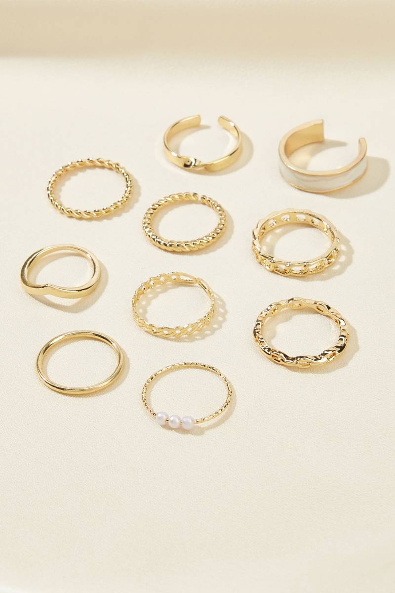 Goldfarbenes Ring-Set in verschiedenen Formen von CUPSHE