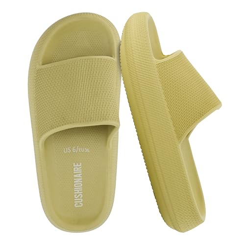 CUSHIONAIRE Damen Feather Cloud Recovery Slide Sandalen mit +Komfort, Gelb, 40 EU von CUSHIONAIRE