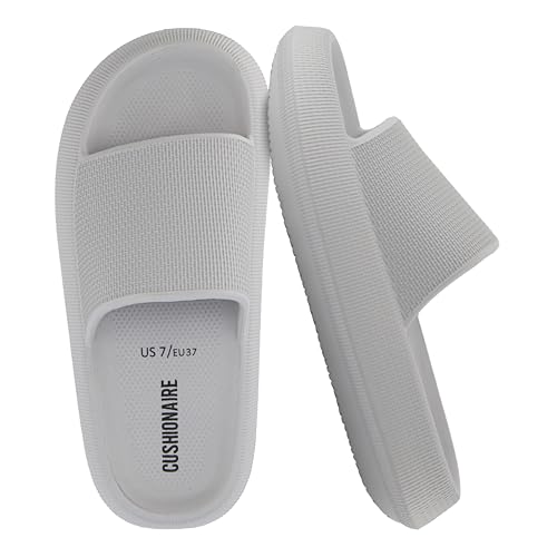 CUSHIONAIRE Damen Feather Cloud Recovery Slide Sandalen mit +Komfort, Lt. Grey 41 EU von CUSHIONAIRE