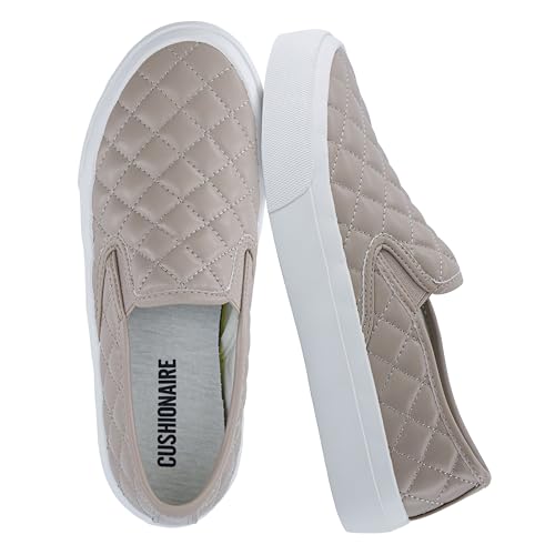 CUSHIONAIRE Faze Damen Gesteppter Slip-On Sneaker - Kunstleder Freizeitschuh mit Memory Foam Einlegesohle & Gummilaufsohle, Natürlich, 39 EU von CUSHIONAIRE