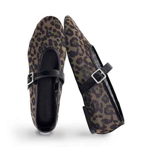 CUSHIONAIRE Moma Damen Leopard Print Mesh Mary Jane Flats - Schnallenriemen Memory Foam Weite Verfügbar, Geparden-Mesh, 39.5 EU von CUSHIONAIRE