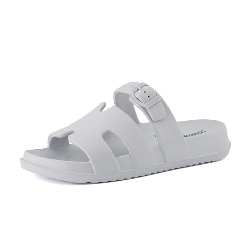 CUSHIONAIRE Orbit wasserdichte EVA-Damen-Sandalen – bequeme Sommer-Slides für Damen mit verstellbarem Schnallenriemen, Hellgrau, 41 EU CUSHIONAIRE Orbit wasserdichte EVA-Damen-Sandalen – bequeme Sommer-Slides für Damen mit verstellbarem Schnallenriemen, Hellgrau, 41 EU von CUSHIONAIRE