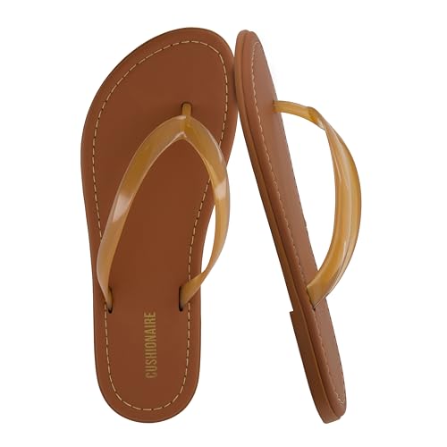 CUSHIONAIRE Surf Flip Flop Sandalen für Damen mit flexibler Sohle und weichem Gelee-Riemen, leichte lässige Slides, Champagner, 39.5 EU von CUSHIONAIRE