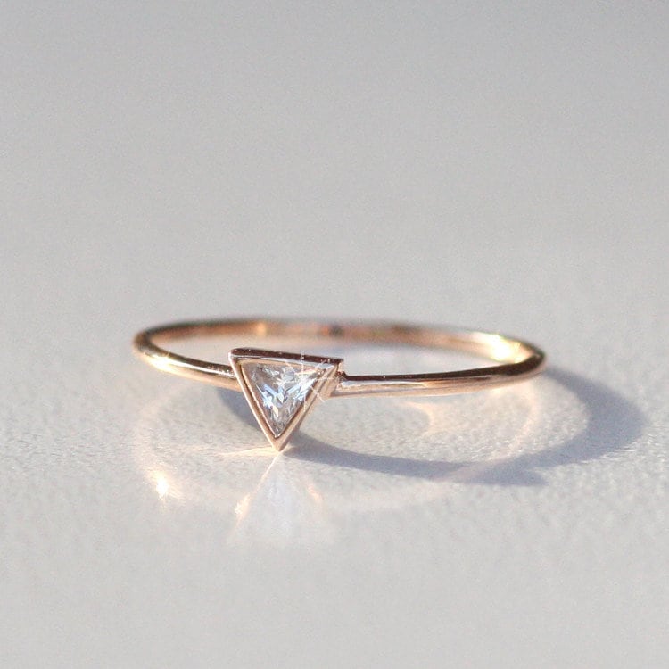 14K Gold Dreieck Diamant Ring/Hochwertiger Schmuck in Nyc von CUSTOMFINEJEWELRYNYC