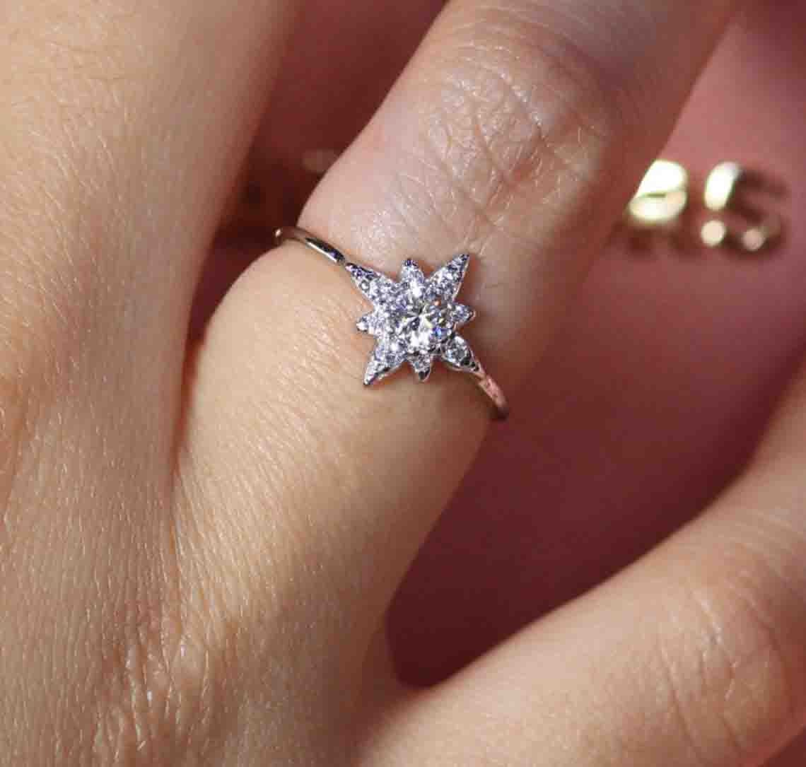 Einzigartiger Diamant Verlobungsring/Platin Ring 18K Gold von CUSTOMFINEJEWELRYNYC