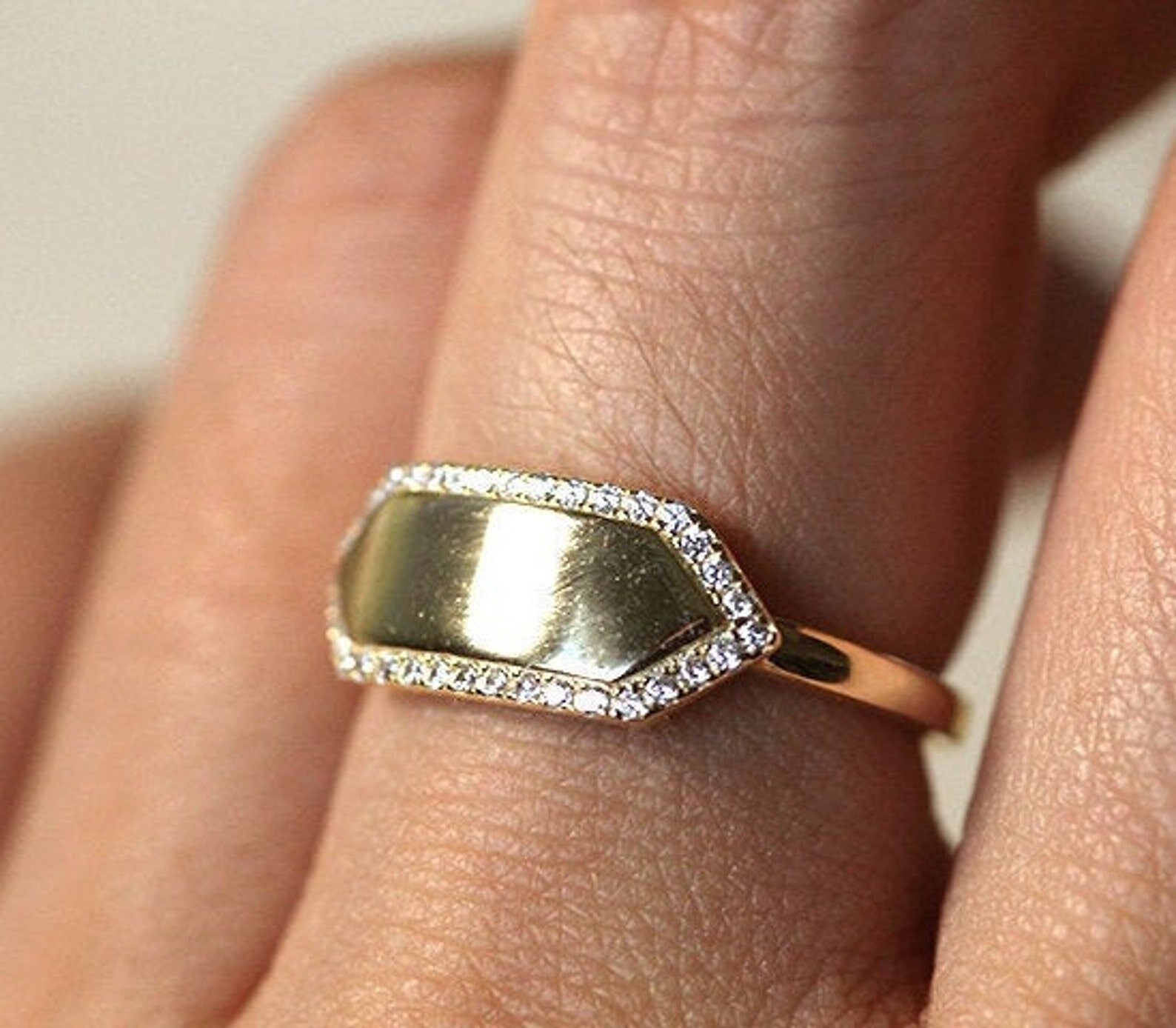 Personalazlied Ring, Unikat Herrenring, Diamant Namensring, 14K Gravur Ring Gold, Personalisierter Herren/Bedeutung Gold Herrenring von CUSTOMFINEJEWELRYNYC