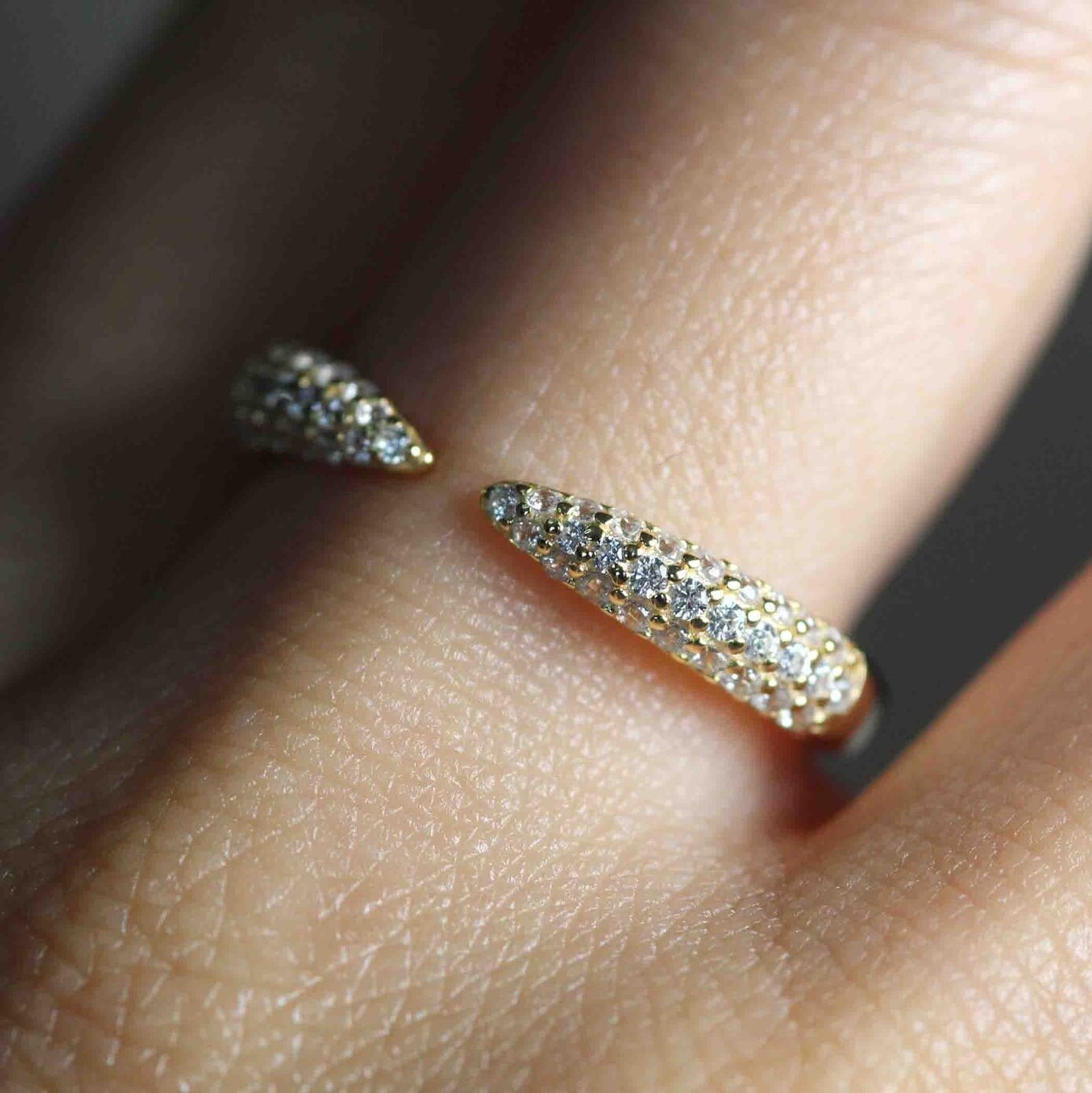 Schöner Diamant Offener Manschettenring/Handgefertigter 14K Massivgoldring Von Schmuckdesigner von CUSTOMFINEJEWELRYNYC