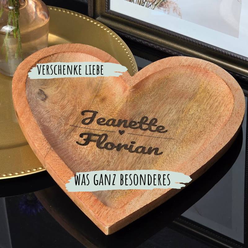 Personalisierte Herz-Holzschale Mit Gravur Der Namen - Perfektes Hochzeitsgeschenk, Jahrestag Oder Valentinstag Für Paare Personalisierte Herz-Holzschale Mit Gravur Der Namen - Perfektes Hochzeitsgeschenk, Jahrestag Oder Valentinstag Für Paare von CUTEGeschenke