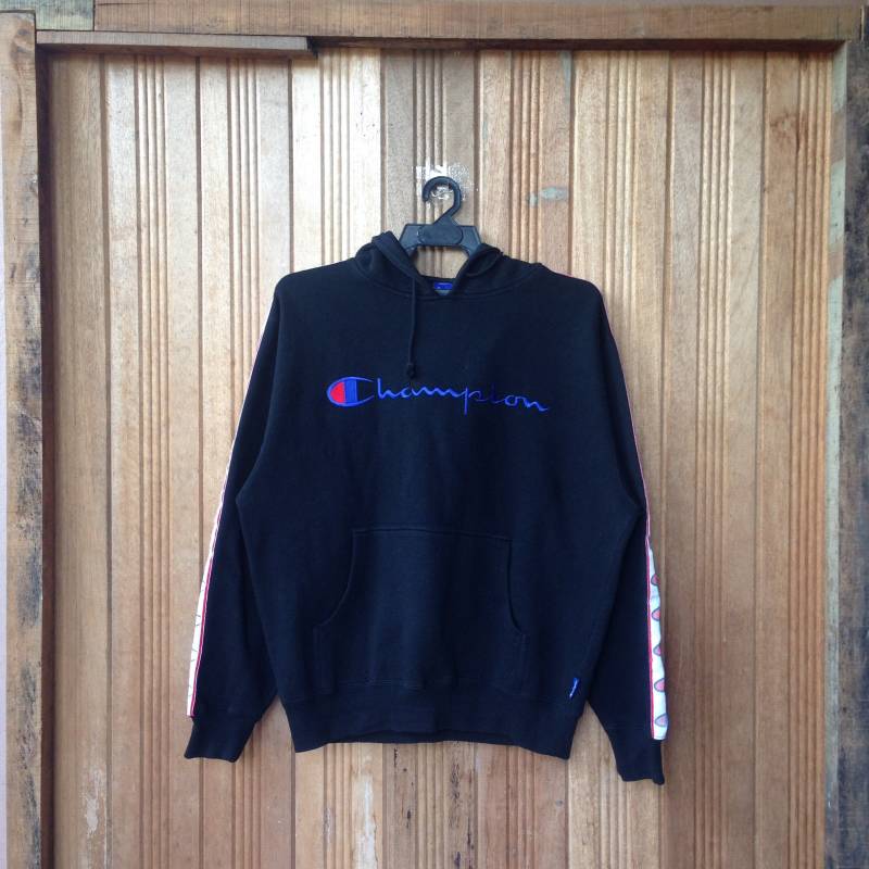 Champion Große Logo Spellout Stickerei Pullover Hoodie Champion Große Logo Spellout Stickerei Pullover Hoodie von CVichaivintage
