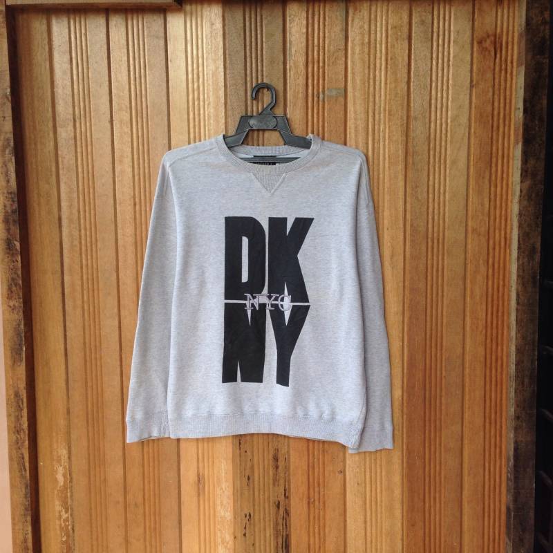 Dkny Spellout Stickerei Pullover Sweatshirt Dkny Spellout Stickerei Pullover Sweatshirt von CVichaivintage