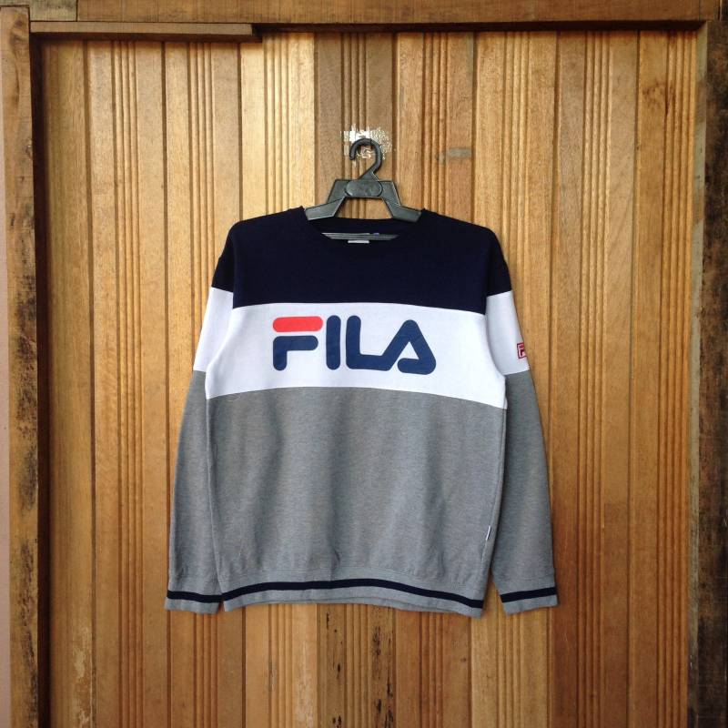 Fila Große Logo Spellout Pullover Sweatshirt Fila Große Logo Spellout Pullover Sweatshirt von CVichaivintage