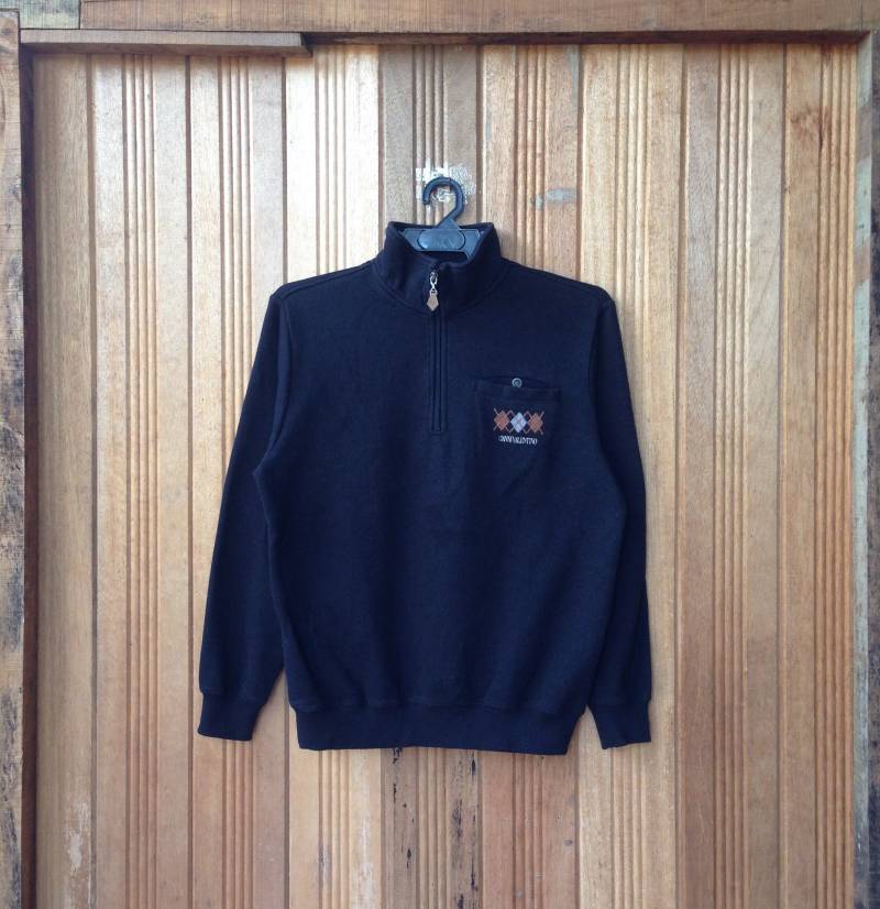 Gianni Valentino Spellout Stickerei Pullover Sweatshirt Half Zip Gianni Valentino Spellout Stickerei Pullover Sweatshirt Half Zip von CVichaivintage