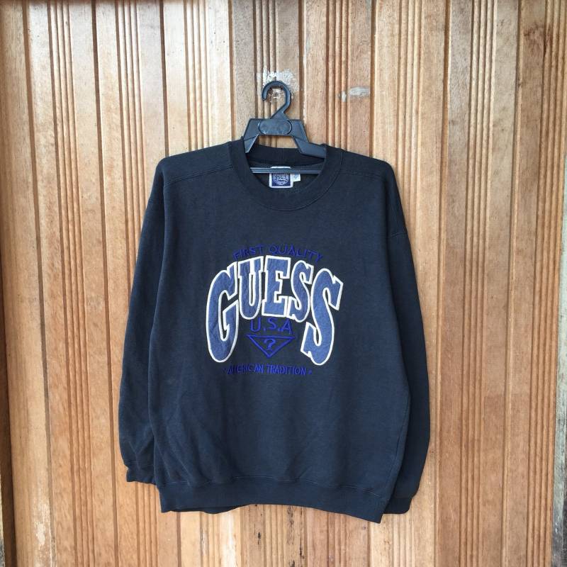 Guess Big Logo Spellout Stickerei Pullover Sweatshirt Guess Big Logo Spellout Stickerei Pullover Sweatshirt von CVichaivintage