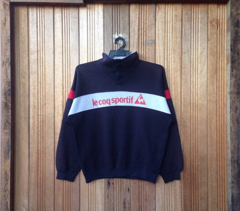 Le Coq Sportif Großes Logo Spellout Pullover Sweatshirt Schönes Design Le Coq Sportif Großes Logo Spellout Pullover Sweatshirt Schönes Design von CVichaivintage