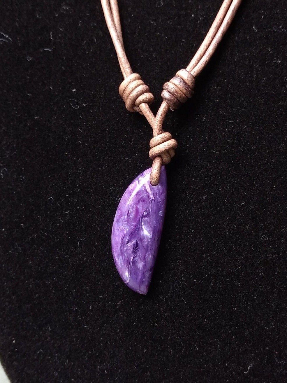 Charoit Anhänger Verstellbare Lederkette Handmade By Chris Hay Charoit Anhänger Verstellbare Lederkette Handmade By Chris Hay von CWHStoneworks