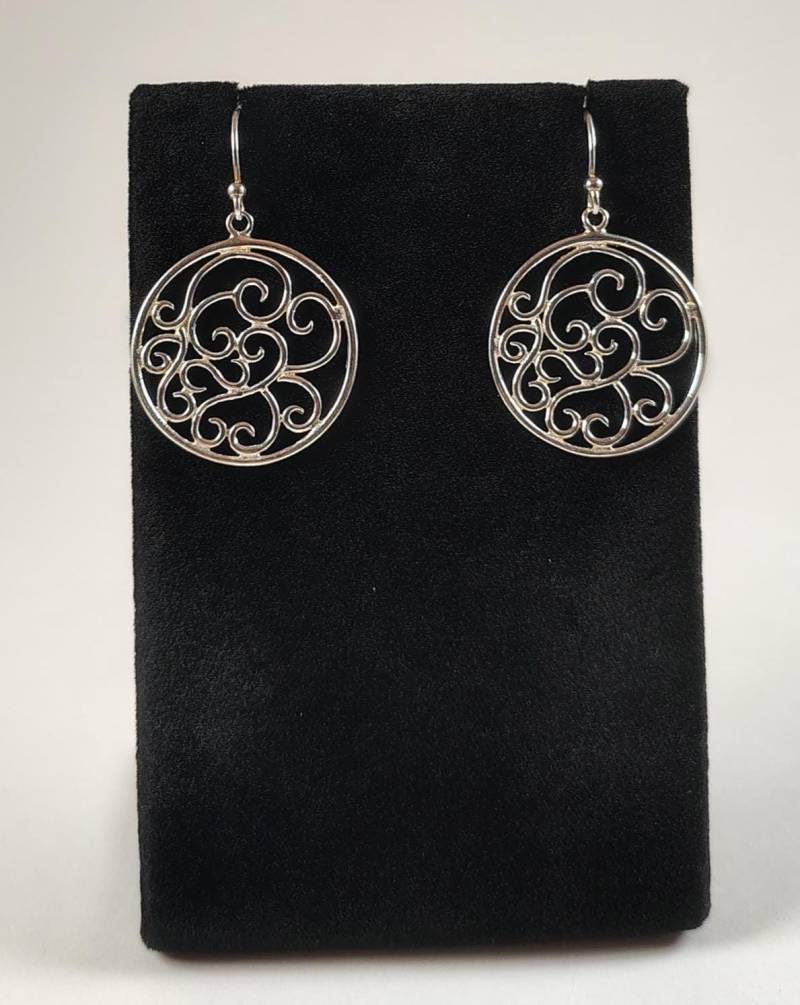 Herzförmige Swirl-Ohrringe Aus Sterlingsilber, Handgefertigt Von Chris Hay Herzförmige Swirl-Ohrringe Aus Sterlingsilber, Handgefertigt Von Chris Hay von CWHStoneworks