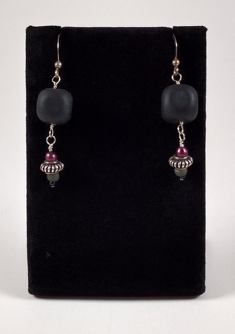 Mattierter Schwarzer Onyx, Süßwasserperle Und Sterling Silber Ohrringe Handgemacht Von Chris Hay von CWHStoneworks