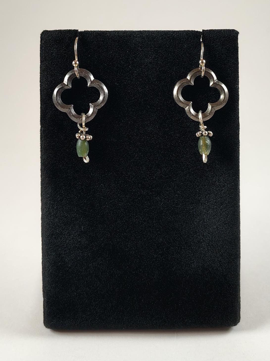 Zinn, Antike Jade Und Sterlingsilber-Ohrringe Handgemacht Von Chris Hay Zinn, Antike Jade Und Sterlingsilber-Ohrringe Handgemacht Von Chris Hay von CWHStoneworks