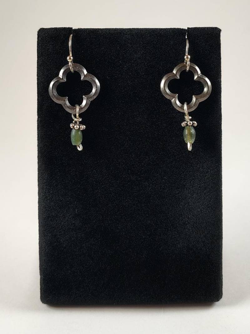 Zinn, Antike Jade Und Sterlingsilber-Ohrringe Handgemacht Von Chris Hay Zinn, Antike Jade Und Sterlingsilber-Ohrringe Handgemacht Von Chris Hay von CWHStoneworks
