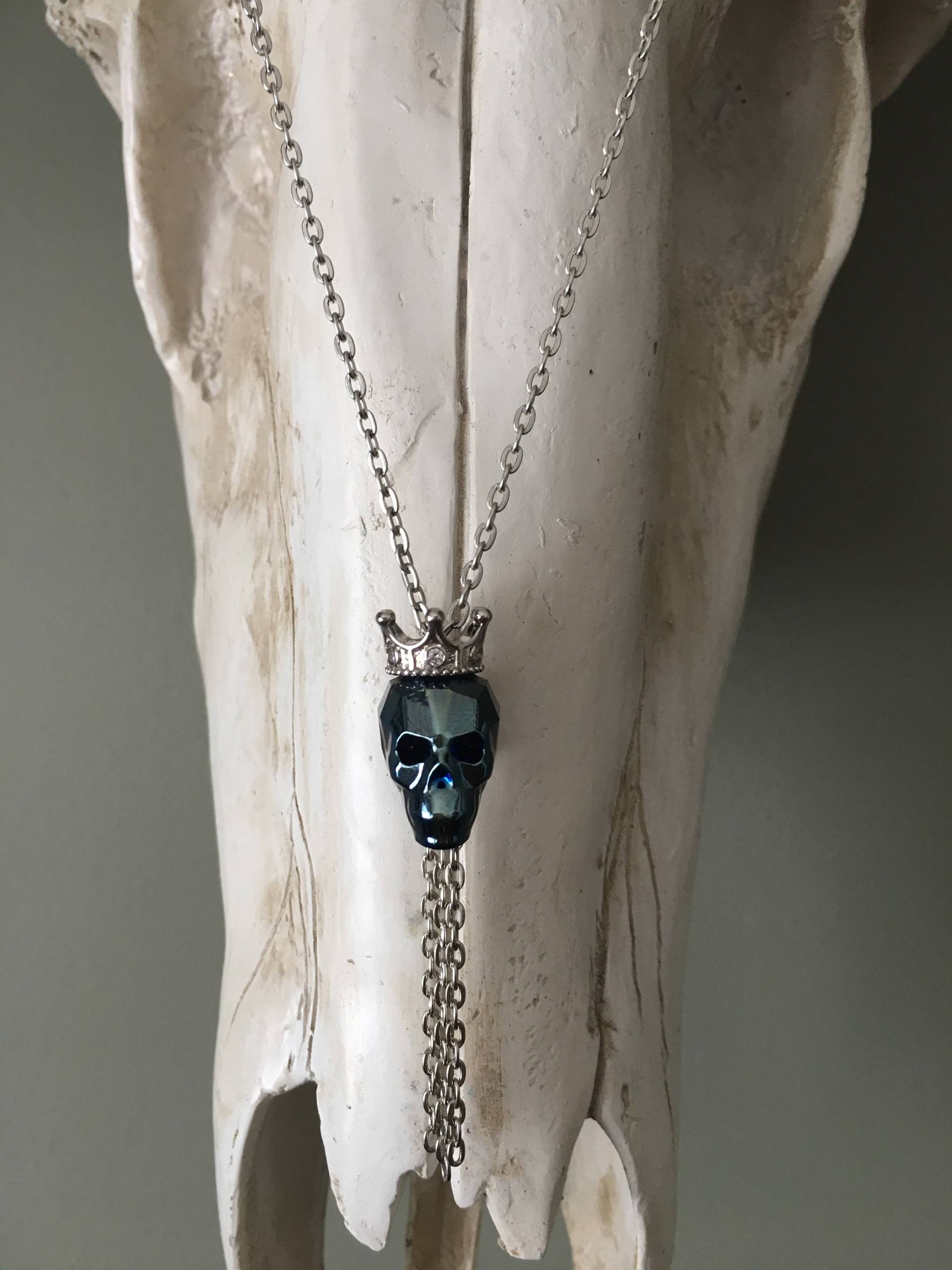 Öl-Slick Swarovski Totenkopf Silber Krone Mit Quasten Halskette Öl-Slick Swarovski Totenkopf Silber Krone Mit Quasten Halskette von CWJewelryCo