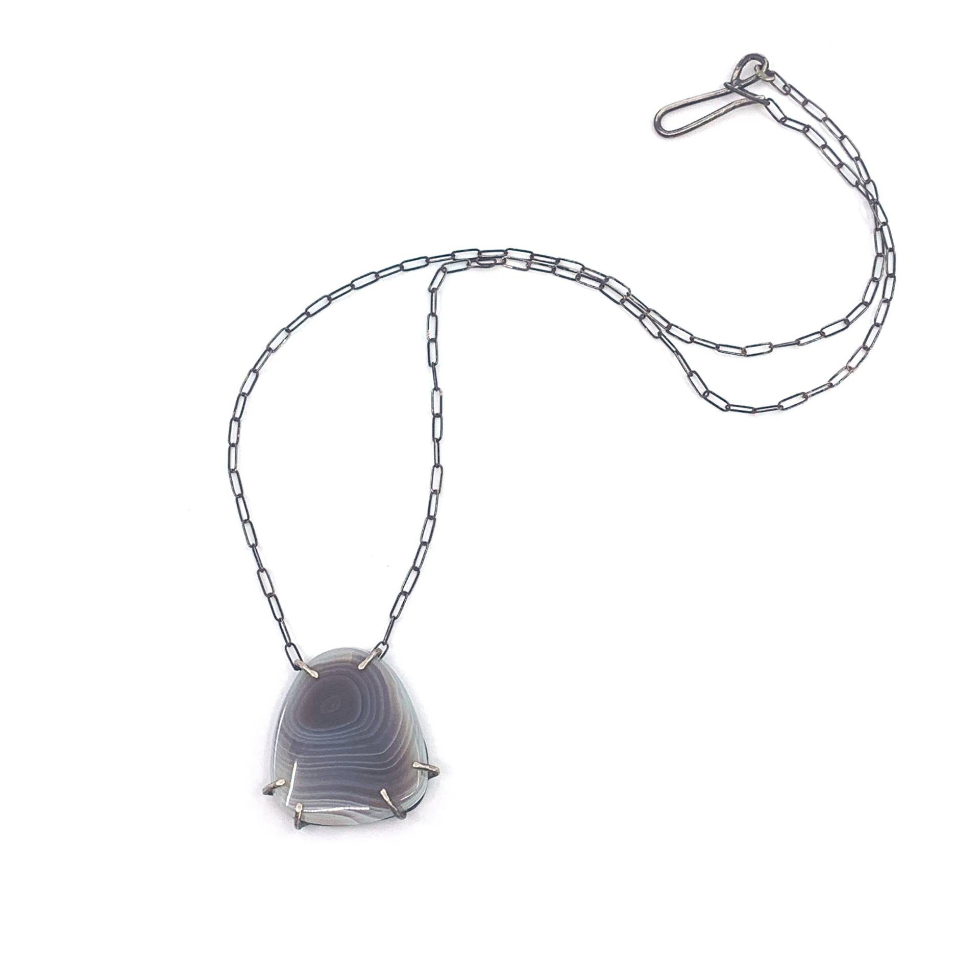 Einzigartig Grau Achat Prong Set Anhänger Halskette. Feine Silber Einstellung. Modernen. Handgefertigt Einzigartig Grau Achat Prong Set Anhänger Halskette. Feine Silber Einstellung. Modernen. Handgefertigt von CWeissmanDesigns
