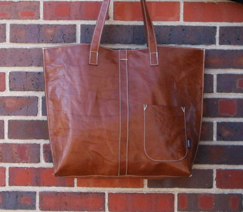 Große Sattelbraune Einkaufstasche Aus Leder | Upcycled Western Schultertasche von CWinnDesigns