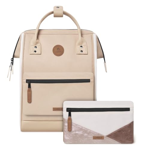 Cabaïa - Adventurer Rucksack Arcachon Medium 18L - Wasserabweisend - Laptopfach bis zu 13 Zoll - 2 Vordertaschen - vegan zertifiziert - Rucksack für Reisen und Arbeit, Damen & Herren - Beige von Cabaïa