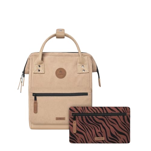 Cabaïa - Adventurer Rucksack Luxor Mini 10L - Wasserabweisend - Laptopfach bis zu 10,5 Zoll - 2 Vordertaschen - vegan zertifiziert - Rucksack für Reisen und Arbeit, Damen & Herren - Beige von Cabaïa