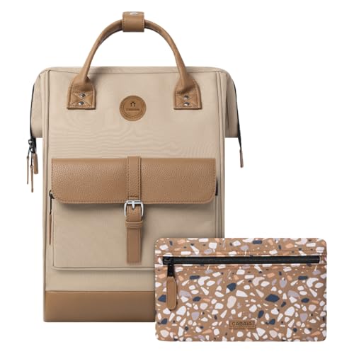 Cabaïa - Adventurer Rucksack Kuala Lumpur Medium 18L - Wasserabweisend - Laptopfach bis zu 13 Zoll - 2 Vordertaschen - vegan zertifiziert - Rucksack für Reisen und Arbeit, Damen & Herren - Braun von Cabaïa