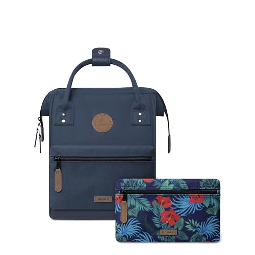 Cabaïa - Adventurer Rucksack Reykjavik Maxi 23L - Wasserabweisend - Laptopfach bis zu 15 Zoll - 2 Vordertaschen - vegan zertifiziert - Rucksack für Reisen und Arbeit, Damen & Herren - Blau von Cabaïa