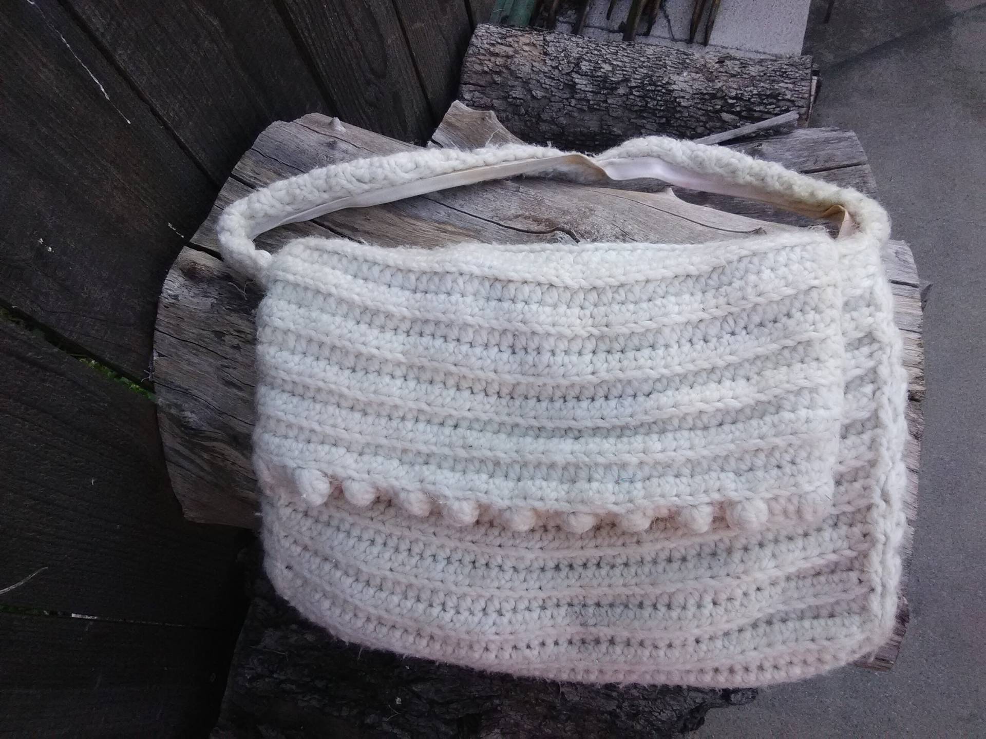 Gestrickte Weiße Geldbörse Gestrickte Weiße Geldbörse von Cabinetandcloset