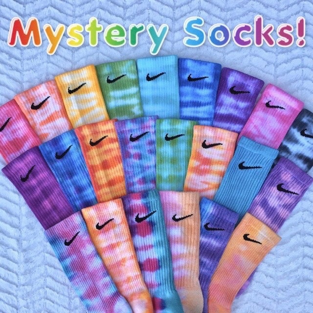 Mystery Nike Socks, Tie Dye, Unisex Erwachsene Socken, Sport Crew Socken Mystery Nike Socks, Tie Dye, Unisex Erwachsene Socken, Sport Crew Socken von CabopalTieOrDye