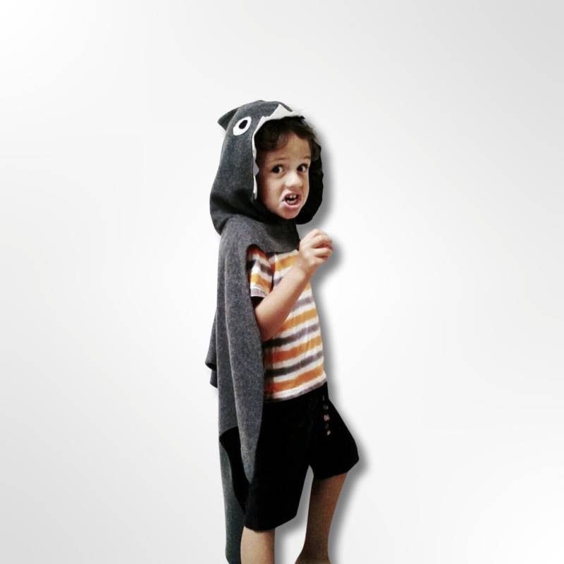 Haifisch Umhang, Halloween Kostüm Oder Verkleidung Für Groß Und Klein von CactusJaneEmporium