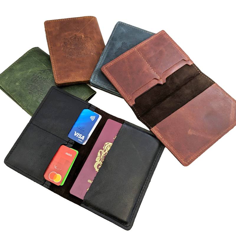 Leder Reisepasshülle Mit Kartenfächern von CactusLeatherLondon