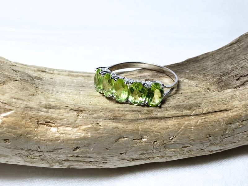 10K Weißgold Peridot | 2, 6 Ct Ring, Geschätzt 1.300 Cad von CaeruleumJewelry